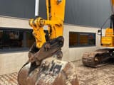 2018 JCB 220X Crawler Excavator