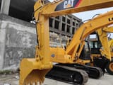 Gąsienicowa koparka Caterpillar 320D z 2015 roku