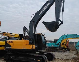 2022 Hyundai R225VS Crawler Excavator