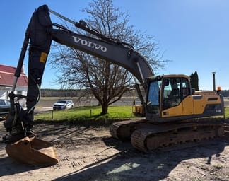 2014 Volvo EC220DL Crawler Excavator