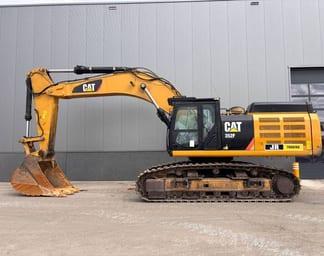 2017 Caterpillar 352F Crawler Excavator