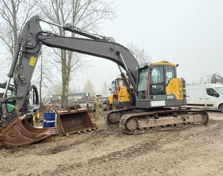 2017 Volvo 235 Crawler Excavator
