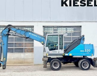 2016 Fuchs MHL320D Material Handler