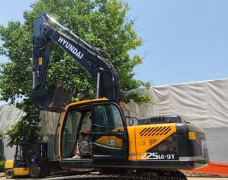 Hyundai R225LC-9 Crawler Excavator