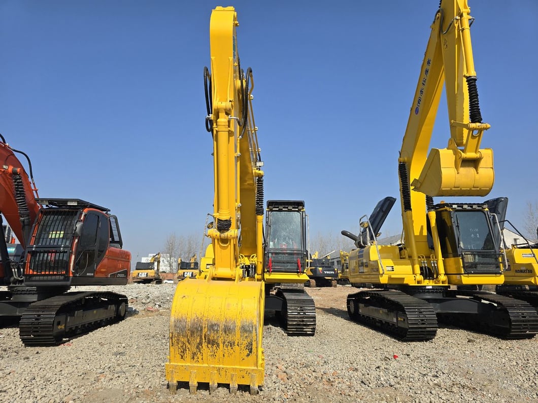 2024 Komatsu PC200-8 Crawler Excavator