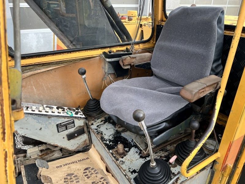 1981 Åkerman H7 LC Crawler Excavator