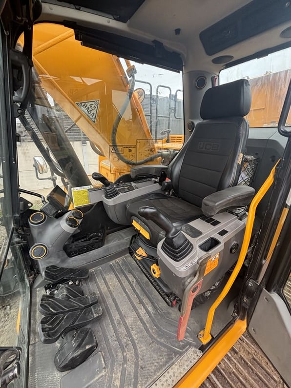 Excavator JCB (2021)
