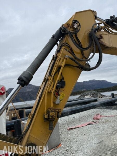 2011 Caterpillar 320DL Crawler Excavator