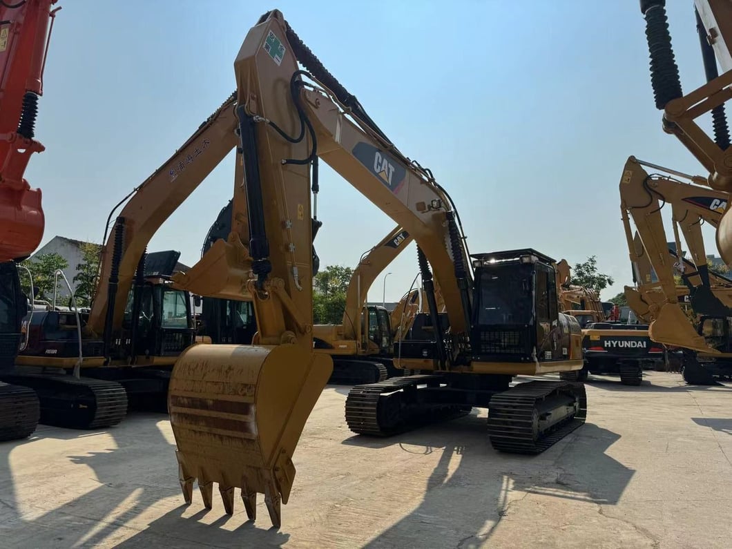 2022 Caterpillar 323D2L Crawler Excavator