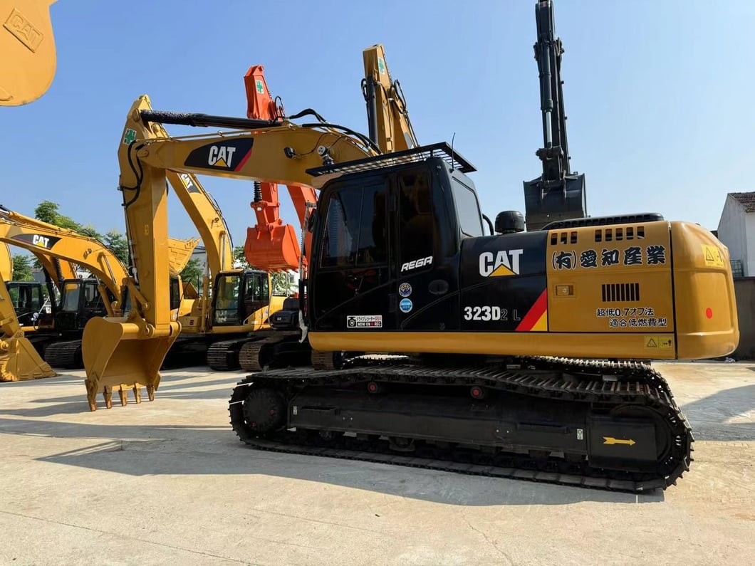 2022 Caterpillar 323D2L Crawler Excavator