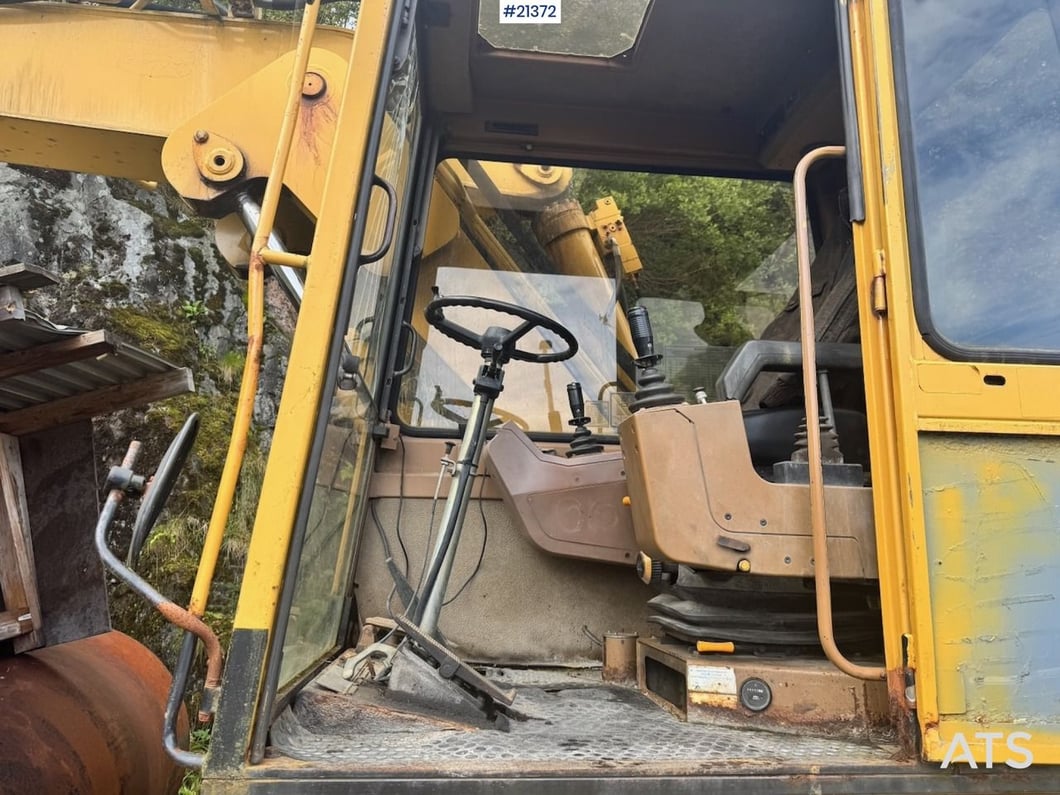 1994 Caterpillar 212B Wheel Excavator
