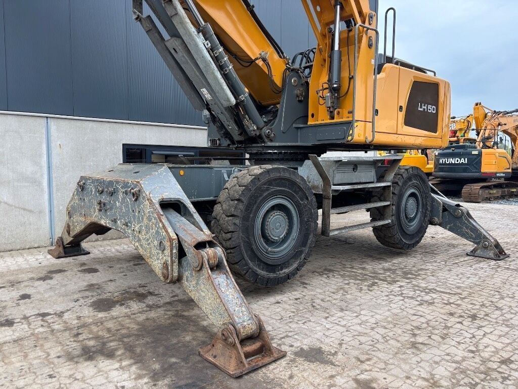 2015 Liebherr LH40 Material Handler