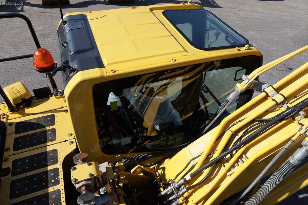 2018 Komatsu PC210LC-11 Crawler Excavator