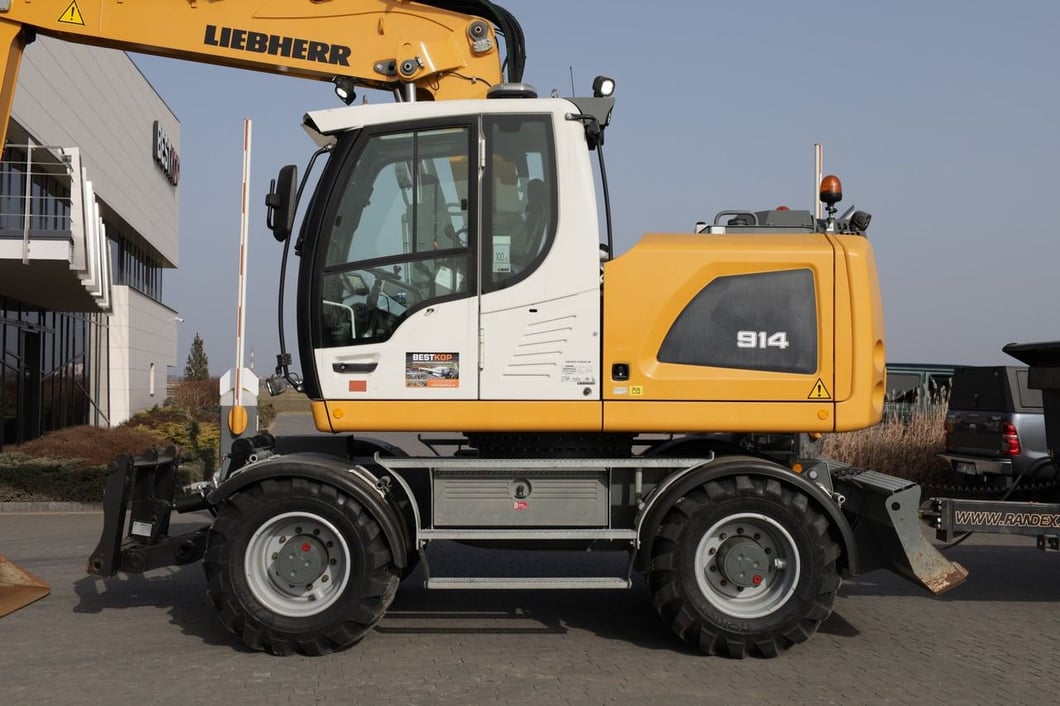 2017 Liebherr A914 LITRONIC Wheel Excavator