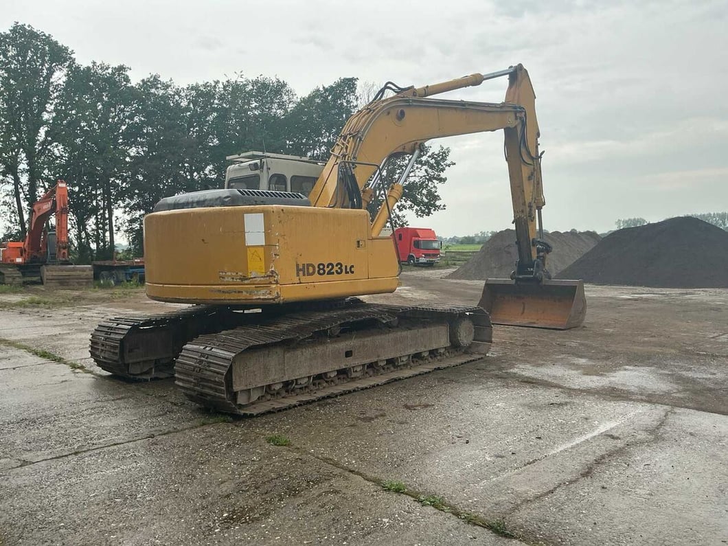 2000 Kato HD823LC Crawler Excavator
