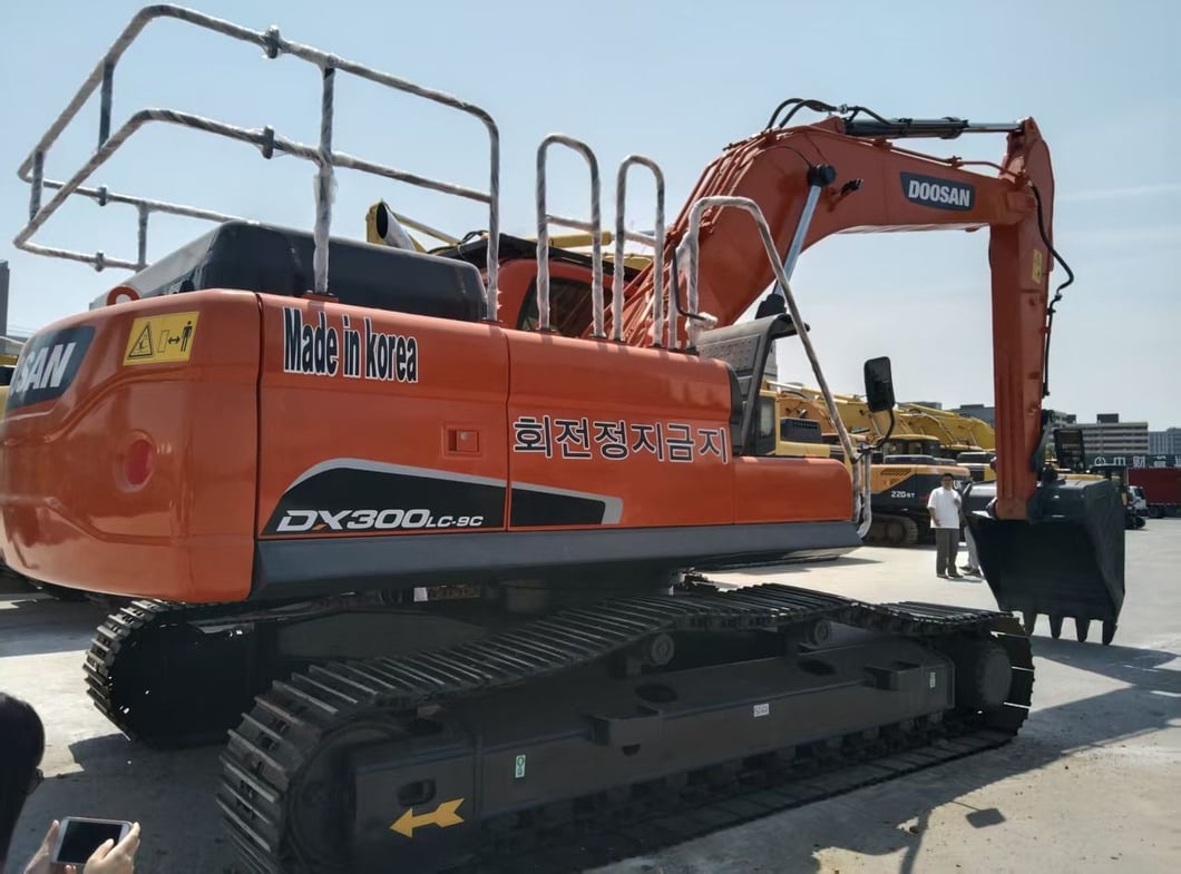 2020 Doosan DX300LC-9C Crawler Excavator