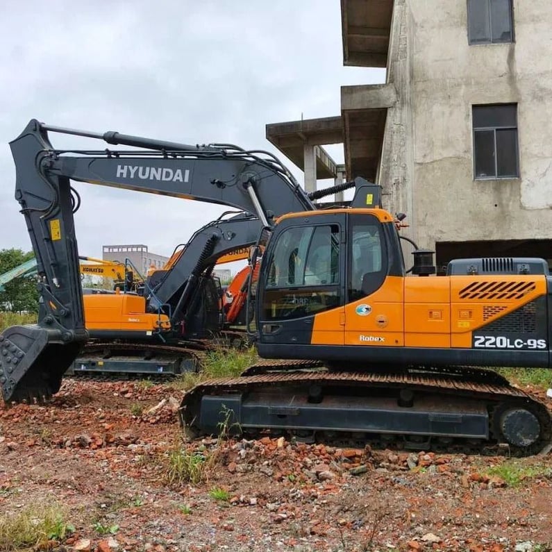 Hyundai 220 Crawler Excavator