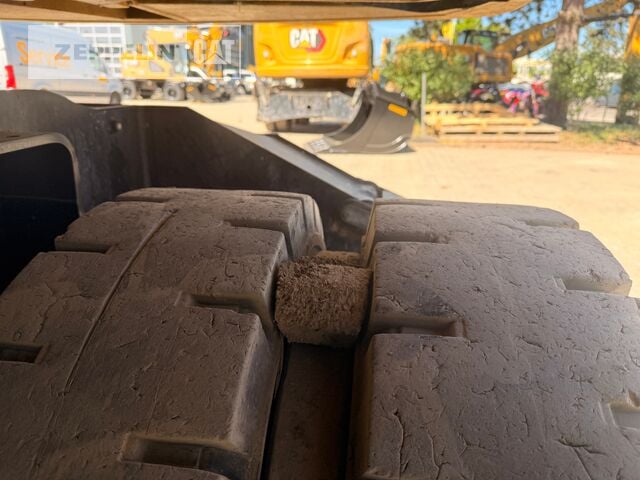 2020 Caterpillar MH3022-06C Material Handler