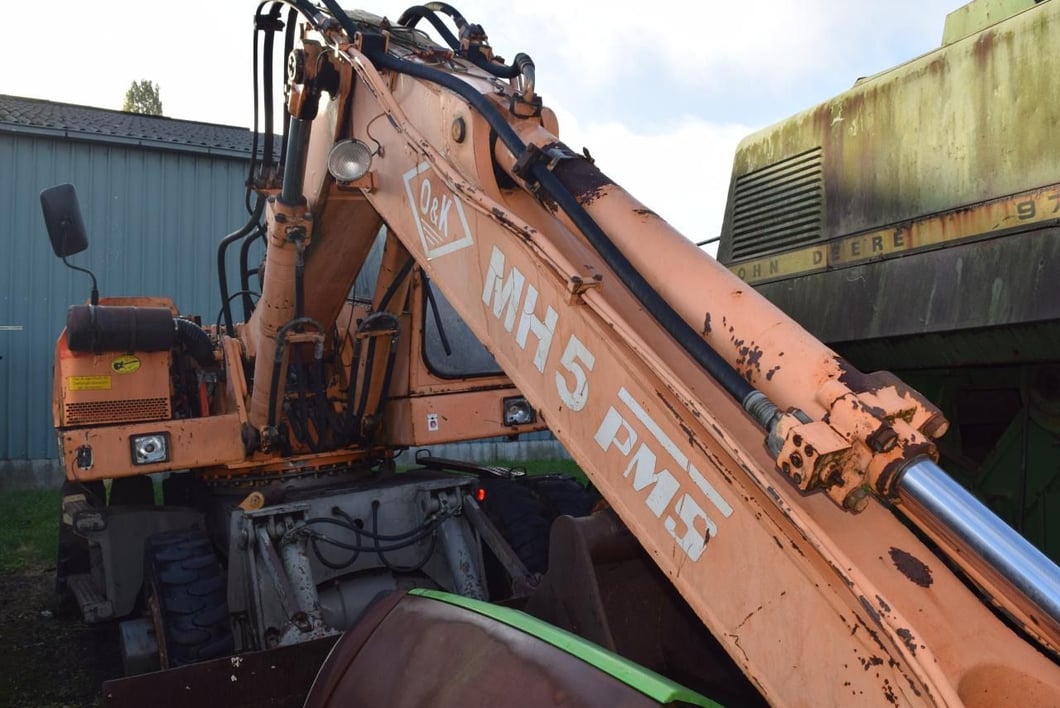 1990 O&K MH 5 Wheel Excavator