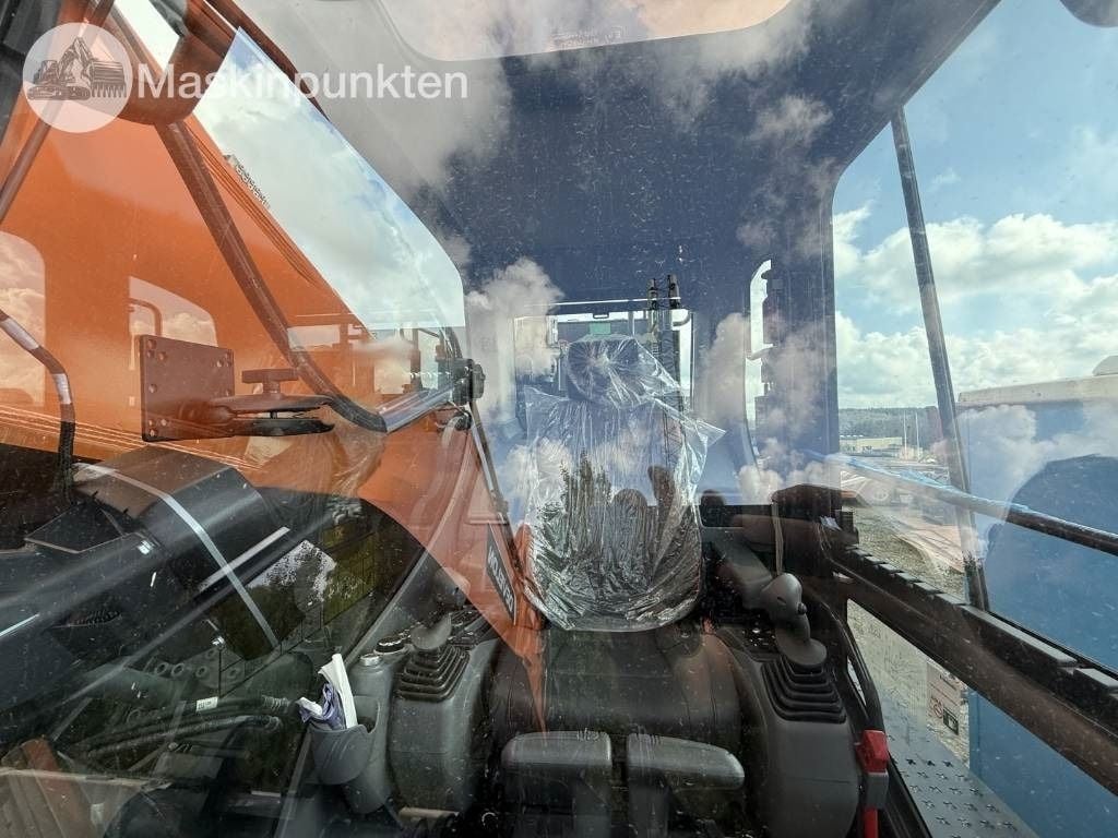 2025 Develon 800LC-7 Crawler Excavator