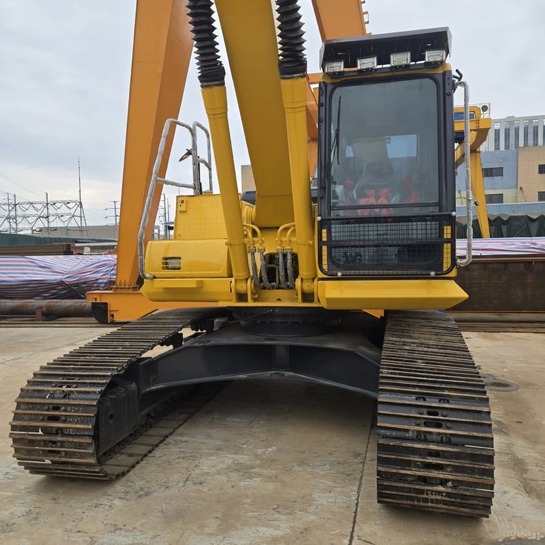 2023 Komatsu PC220-8 Crawler Excavator