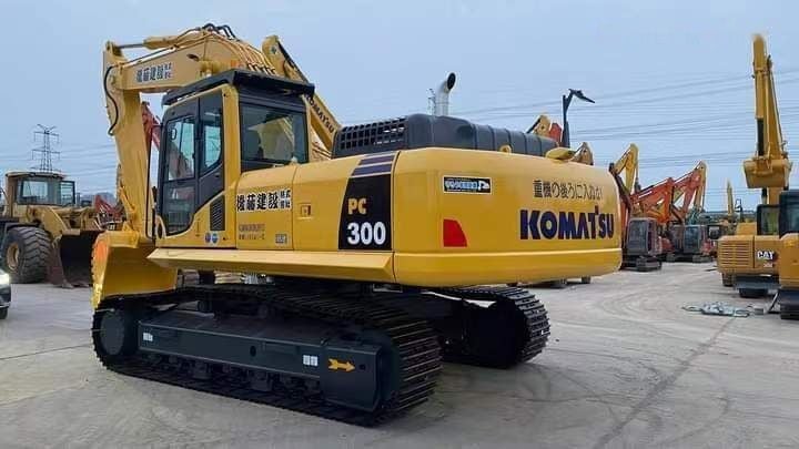 Komatsu PC300 Crawler Excavator