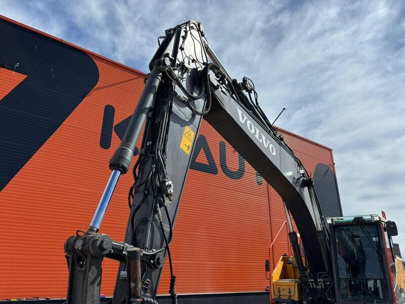 2018 Volvo EC220EL Crawler Excavator