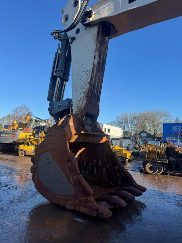 2019 Liebherr R 9150 B Crawler Excavator