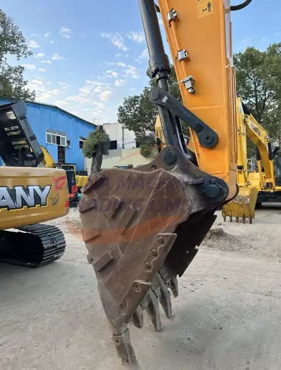 2020 Hyundai 520 Crawler Excavator