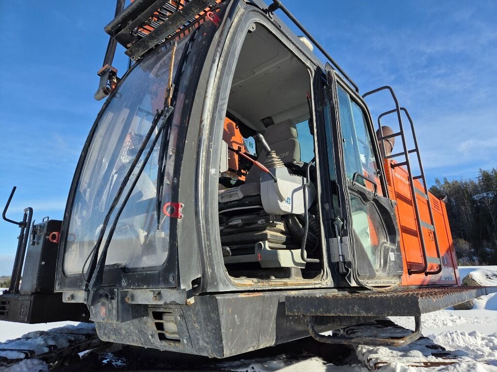 2018 Hitachi ZX690-6 Crawler Excavator