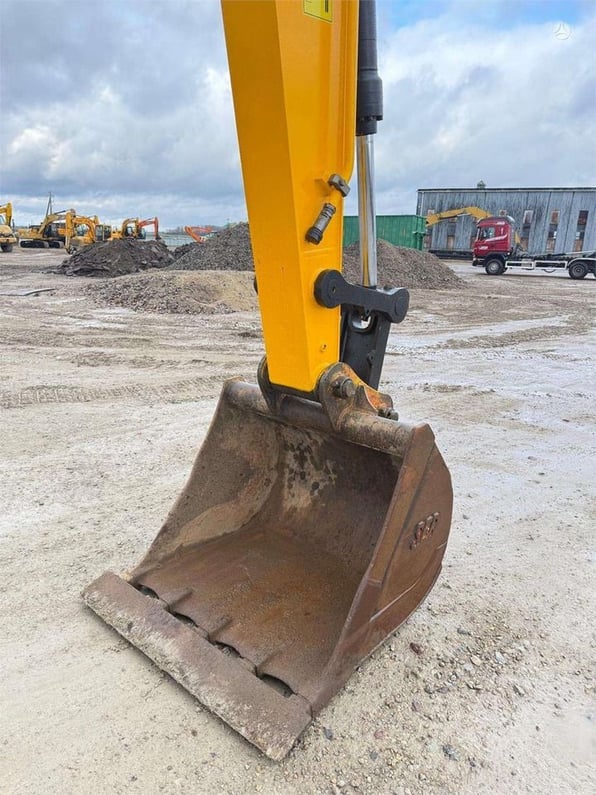 2010 JCB JS220LC Crawler Excavator