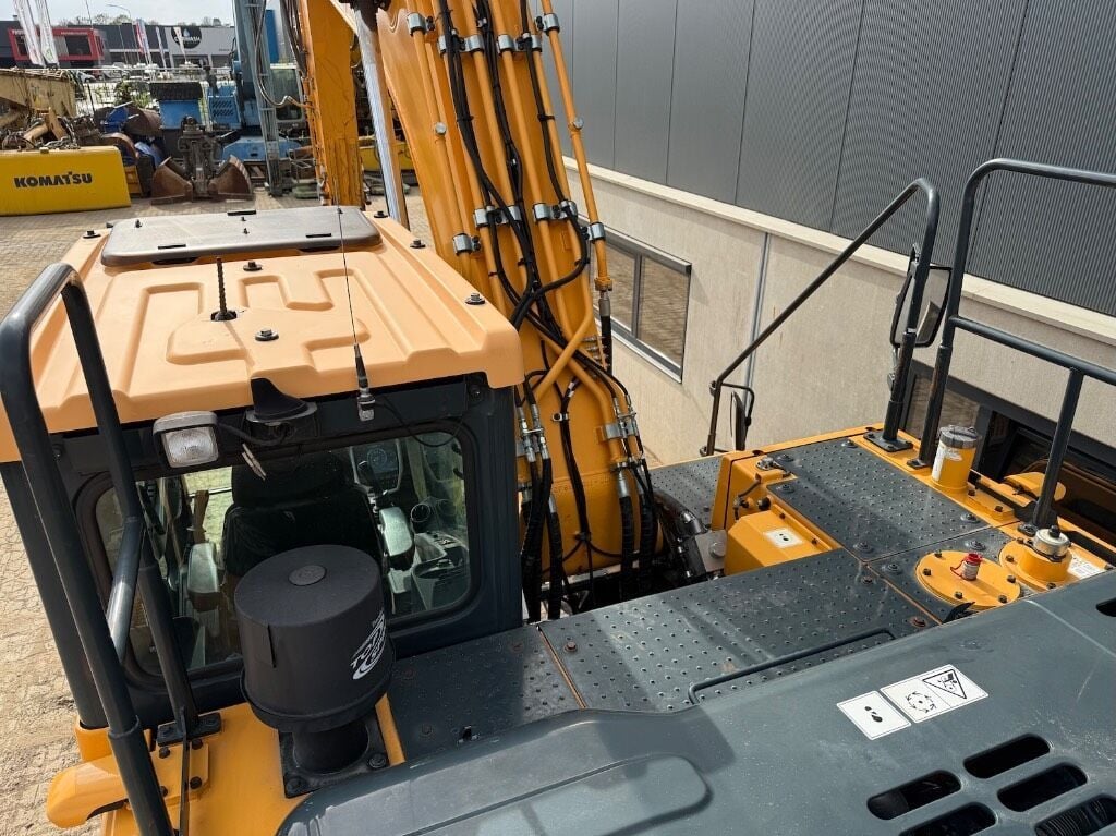 2019 Hyundai HX220L Crawler Excavator