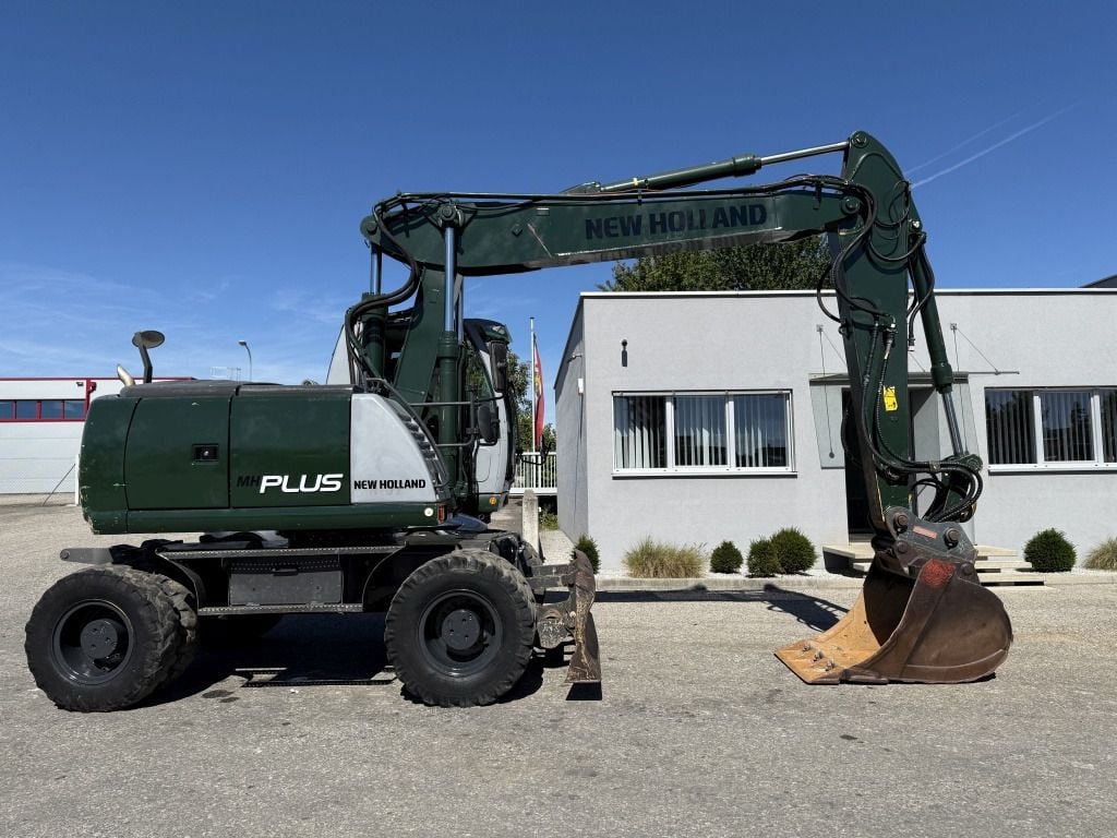 2009 New Holland MH-PLUS Wheel Excavator