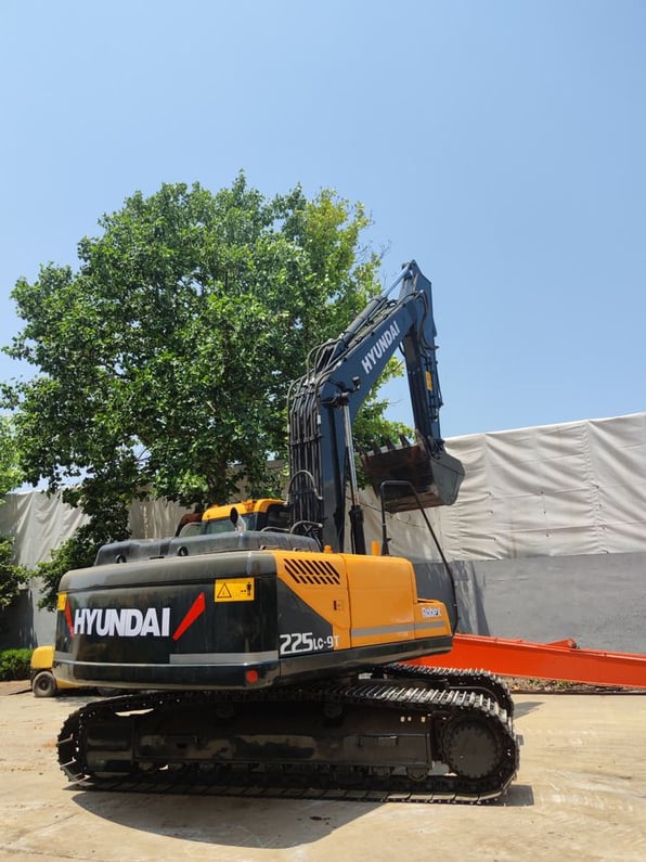 Hyundai R225LC-9 Crawler Excavator