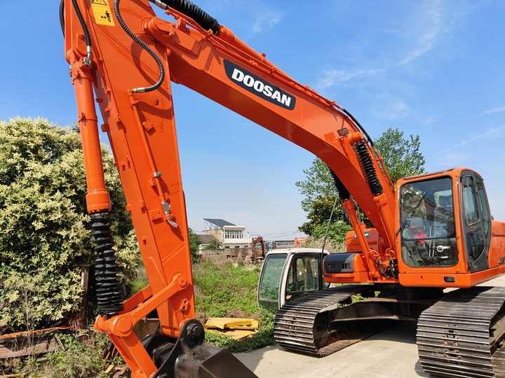 2020 Doosan 225LC Crawler Excavator
