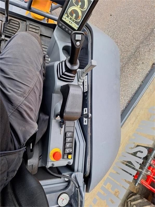 XCMG XE27E Mini Excavator
