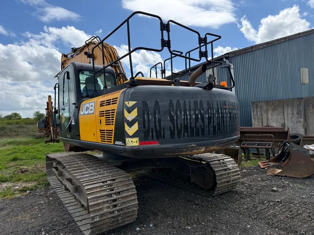 2016 JCB JS220LC Crawler Excavator