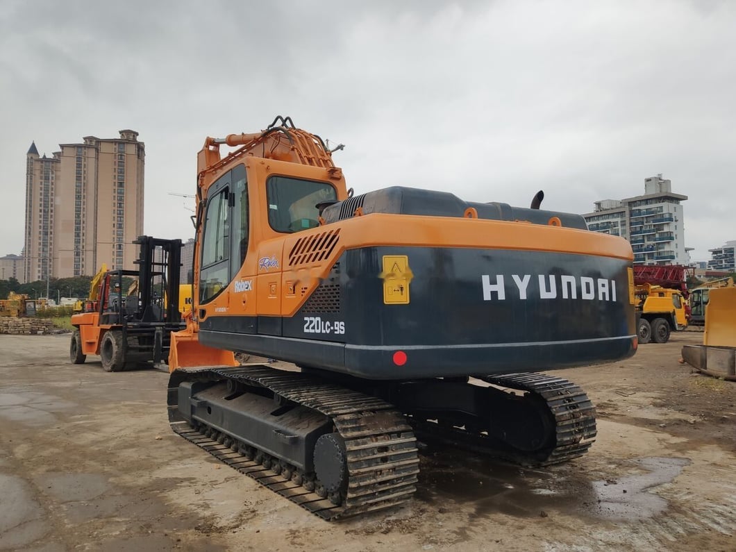 2022 Hyundai R220LC-9 Crawler Excavator