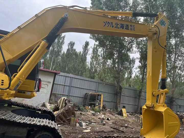 2017 Komatsu PC220-8 Crawler Excavator