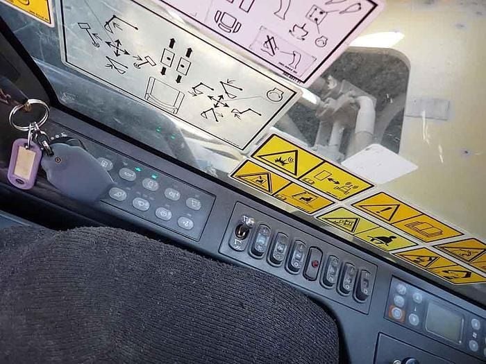 2017 Caterpillar 374FL Crawler Excavator