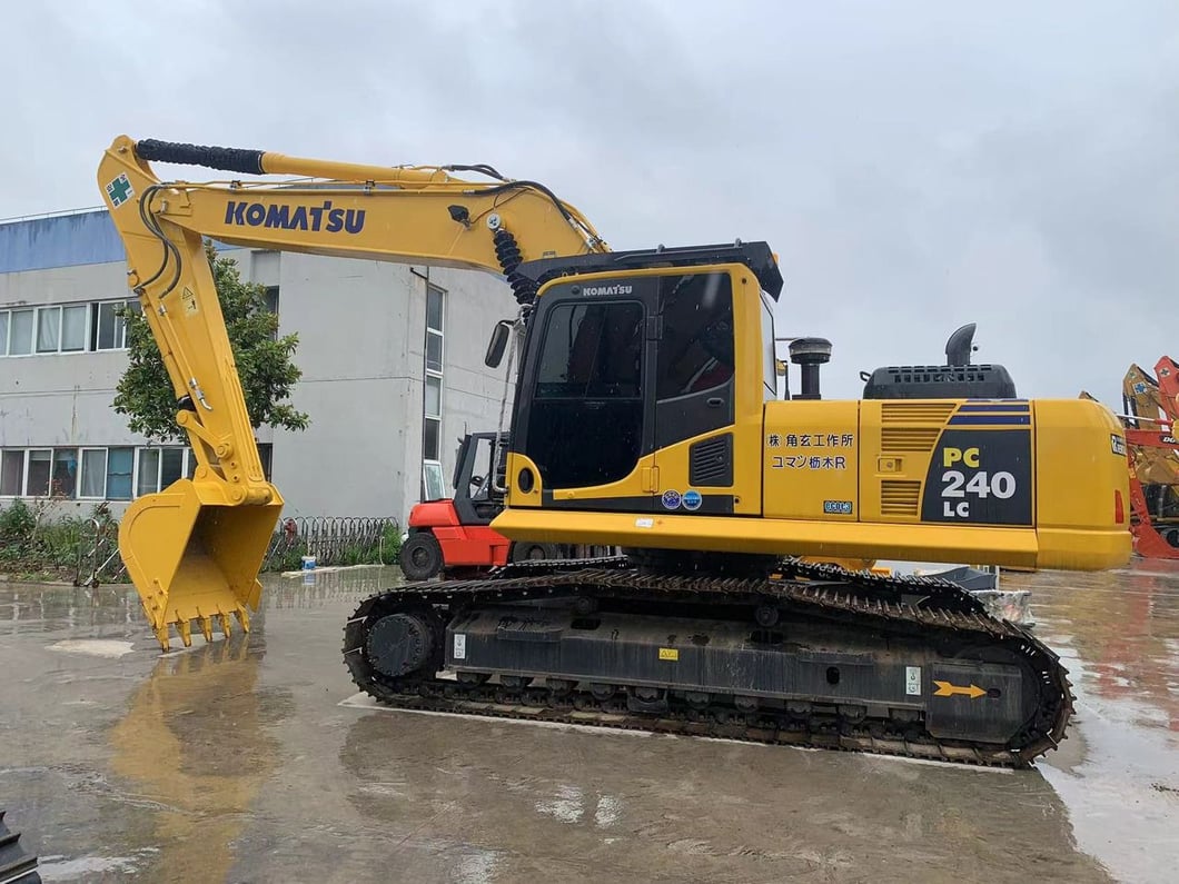 2023 Komatsu PC240-8 Crawler Excavator