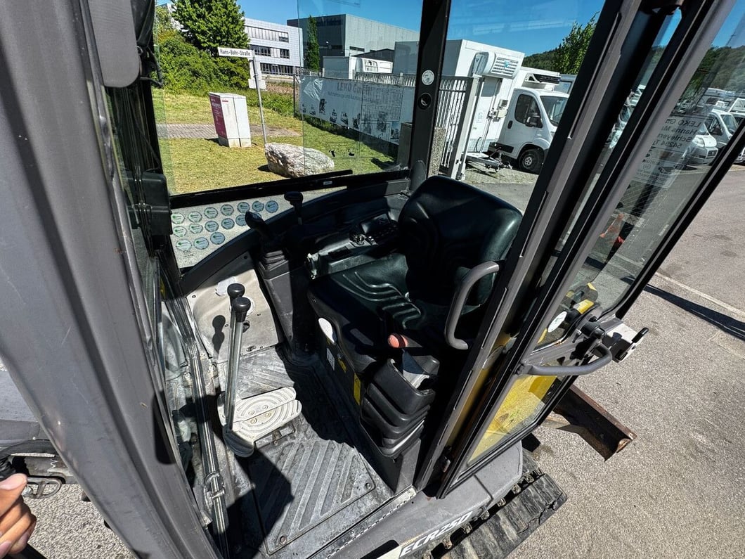 2013 Volvo ECR25D Mini Excavator
