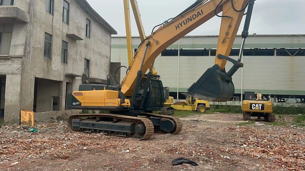 Hyundai R520L-9VS Crawler Excavator
