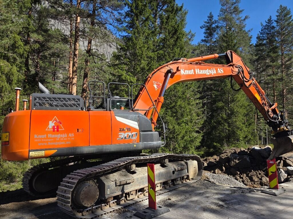 2023 Hitachi 300 LC Crawler Excavator