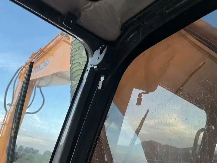 2019 Hyundai R225LC-9T Crawler Excavator
