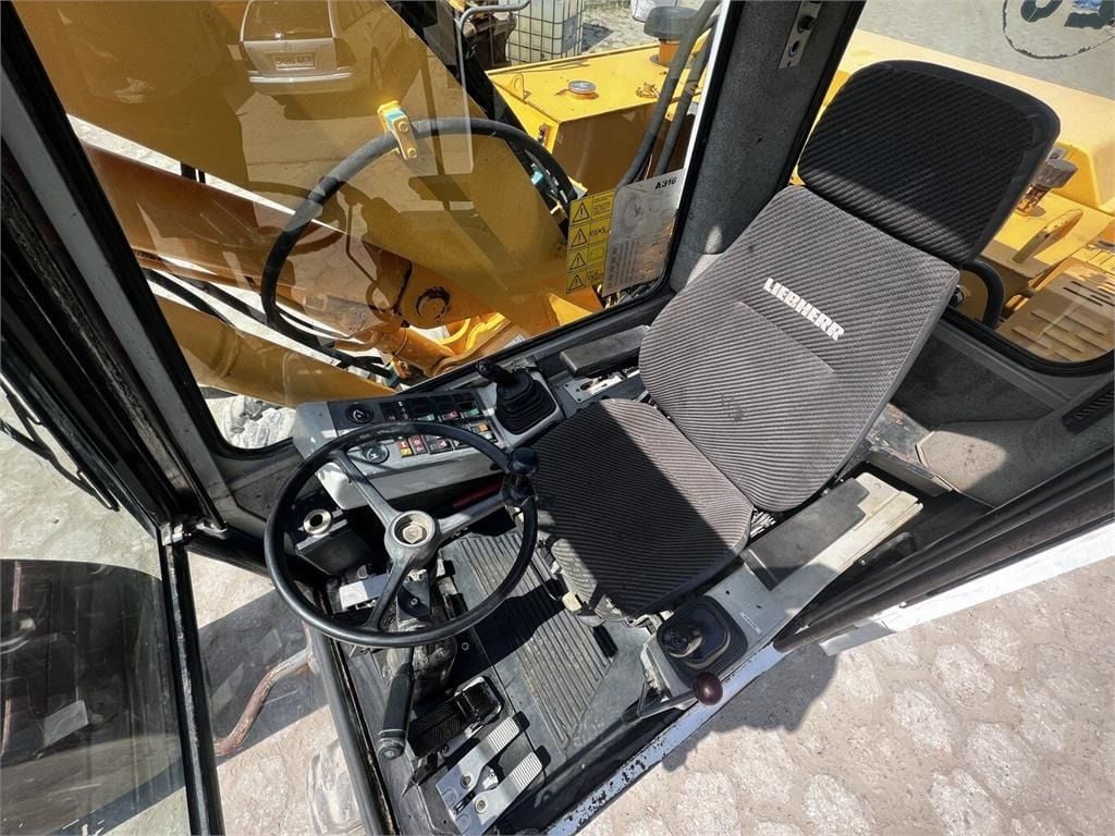 1999 Liebherr A316 Wheel Excavator