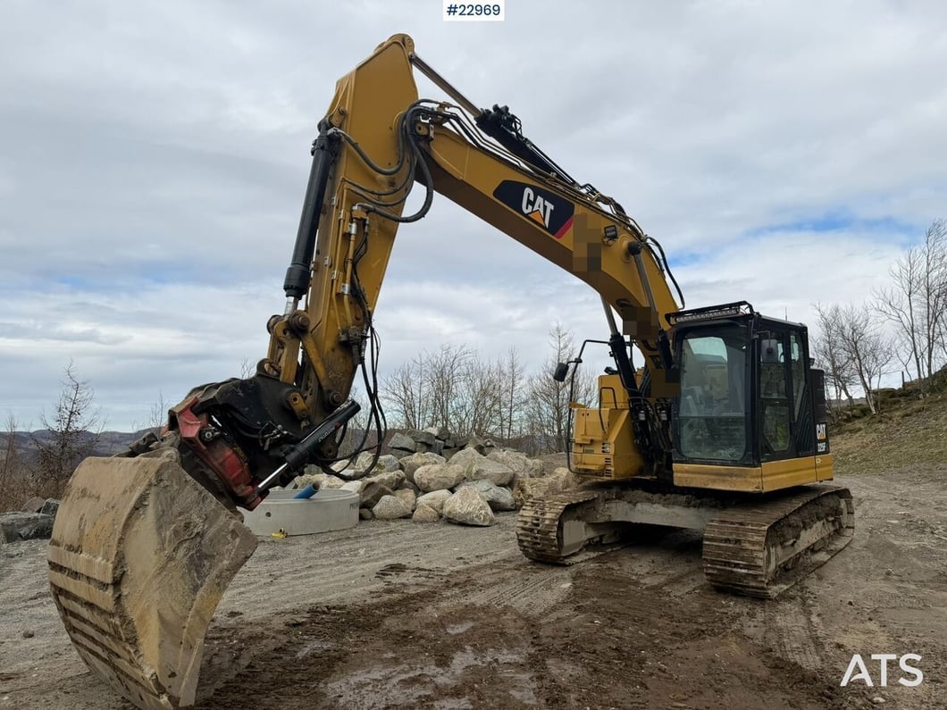 2018 Caterpillar 325FL Crawler Excavator