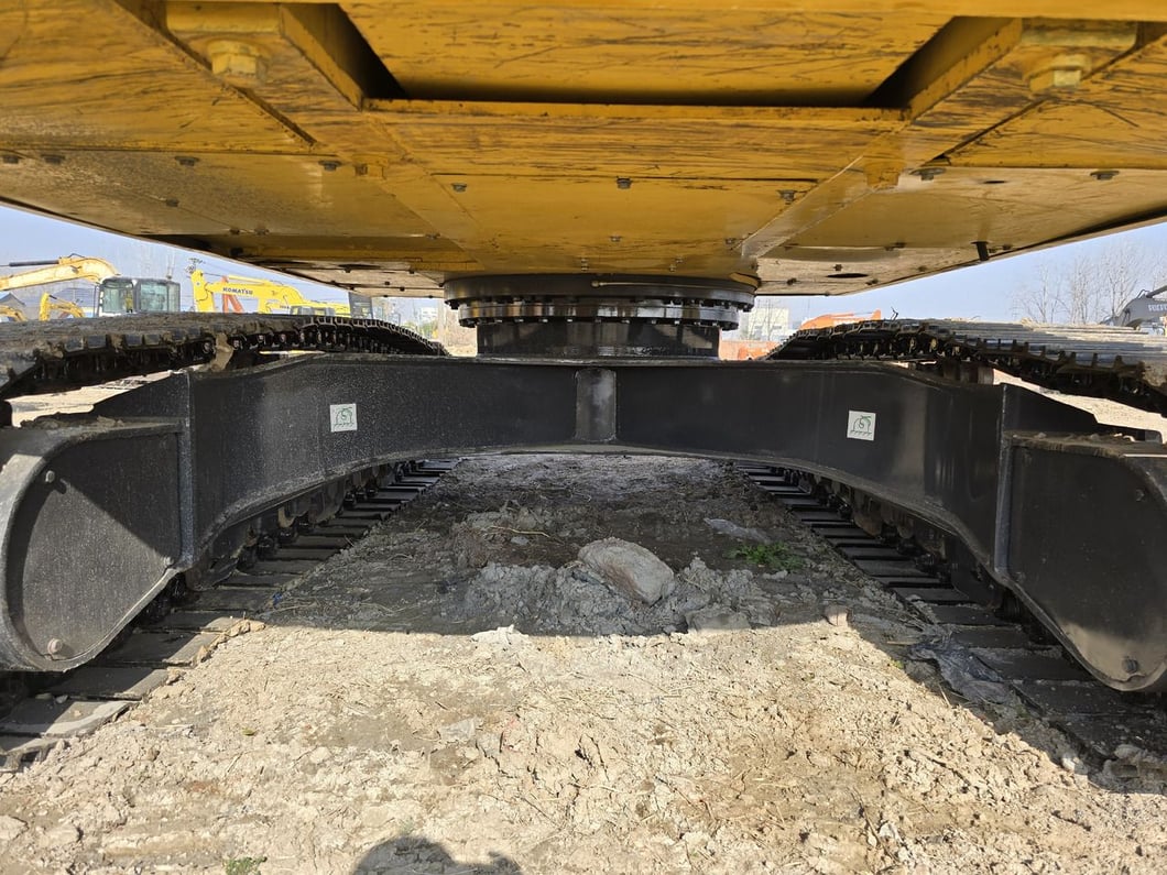 2024 Komatsu PC240-8 Crawler Excavator
