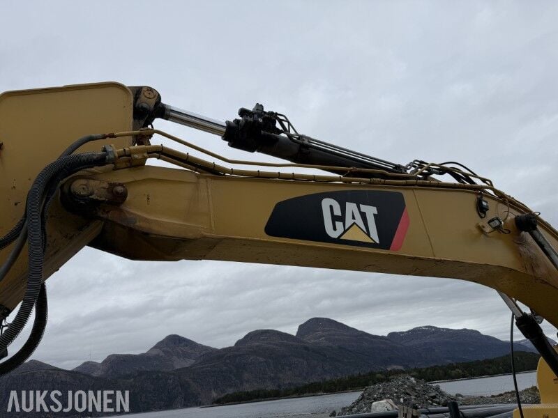 2011 Caterpillar 320DL Crawler Excavator
