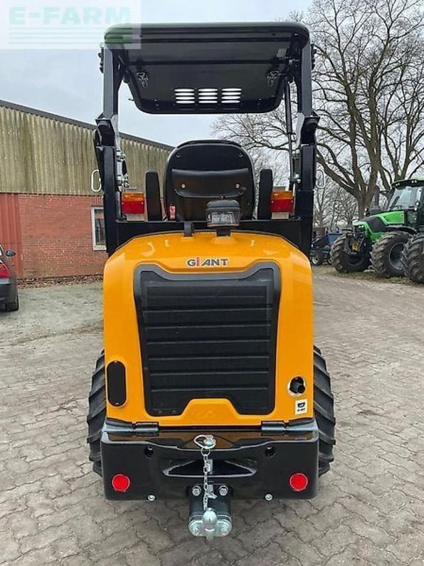 Giant G2300 HD Mini Excavator
